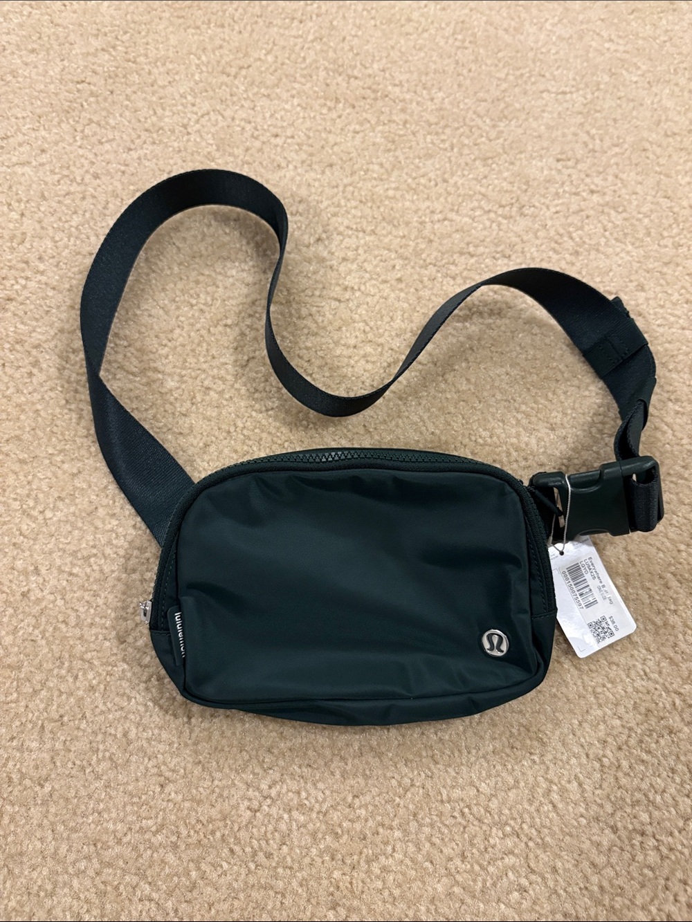 Lululemon Everywhere Belt Bag - dark green NWT